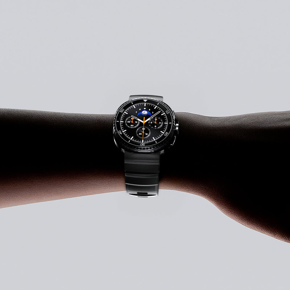 AMP10151 - Galaxy Watch 9 Series WBS2 in black showing clock with hand