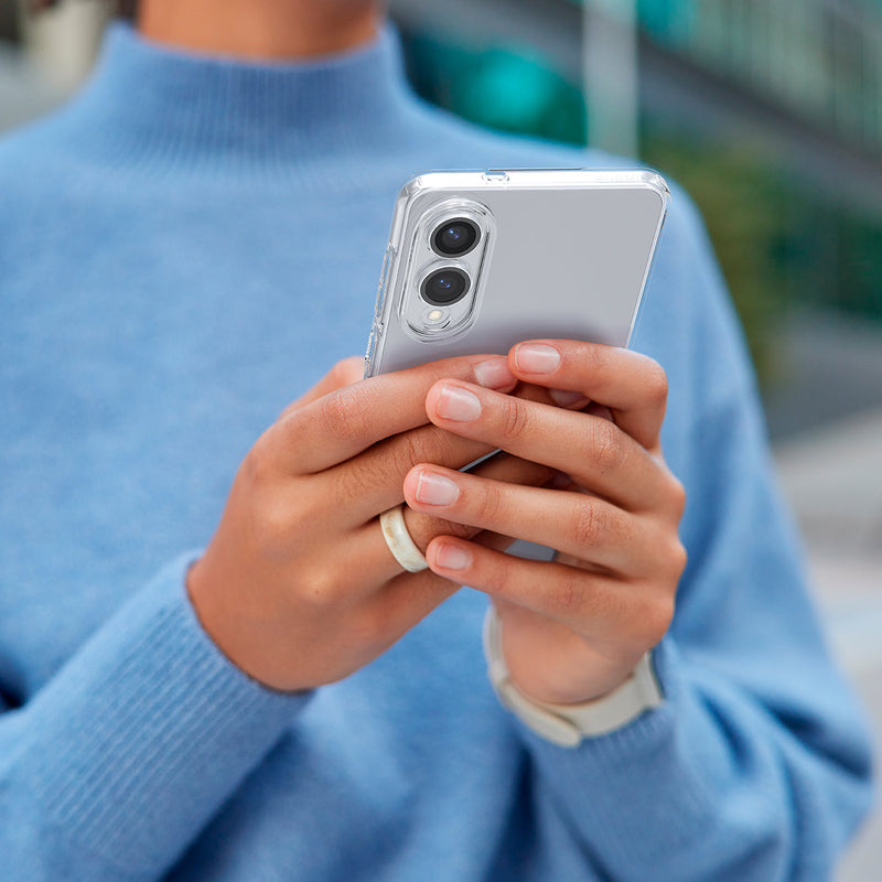 ACS09425 - Galaxy S25 Edge Case Liquid Crystal in Crystal Clear showing a woman holding the device with the case comfortably